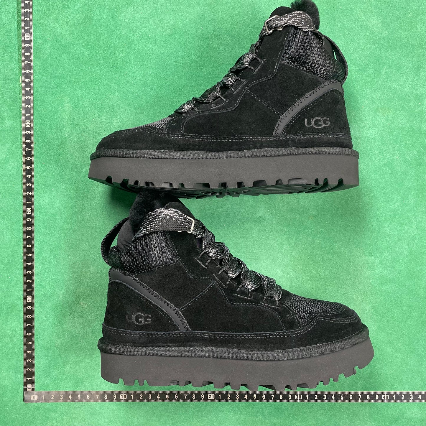 UGG