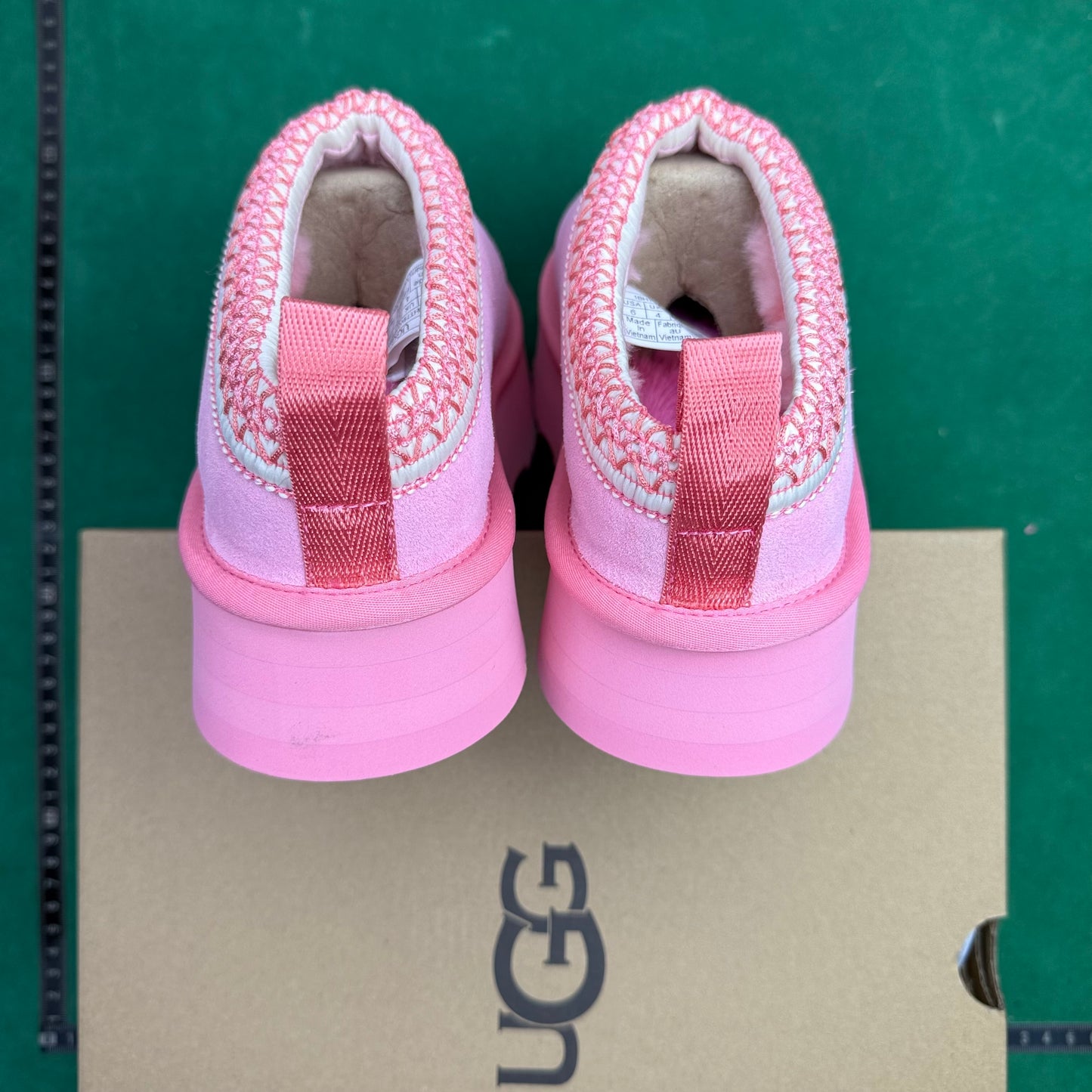 UGG