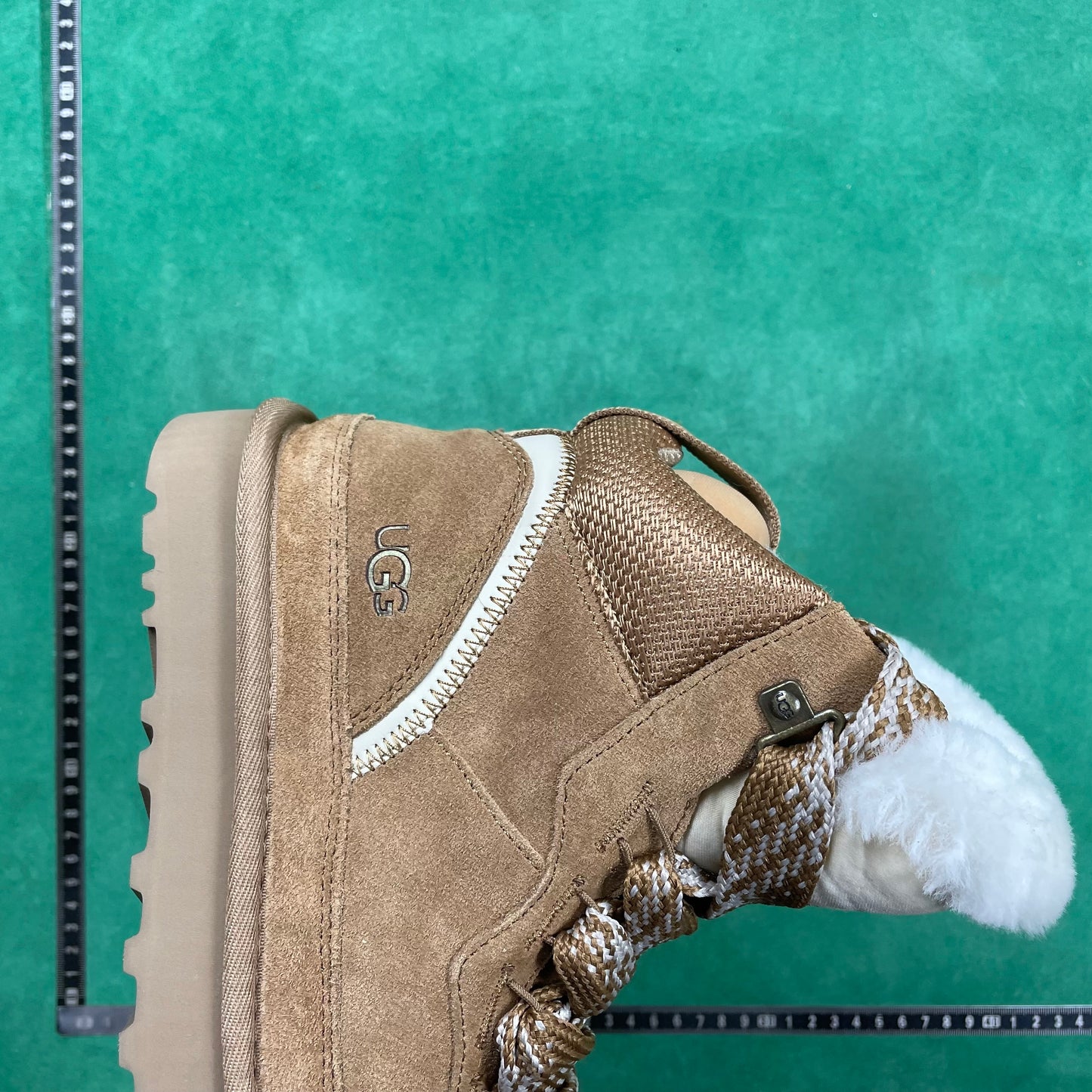 UGG
