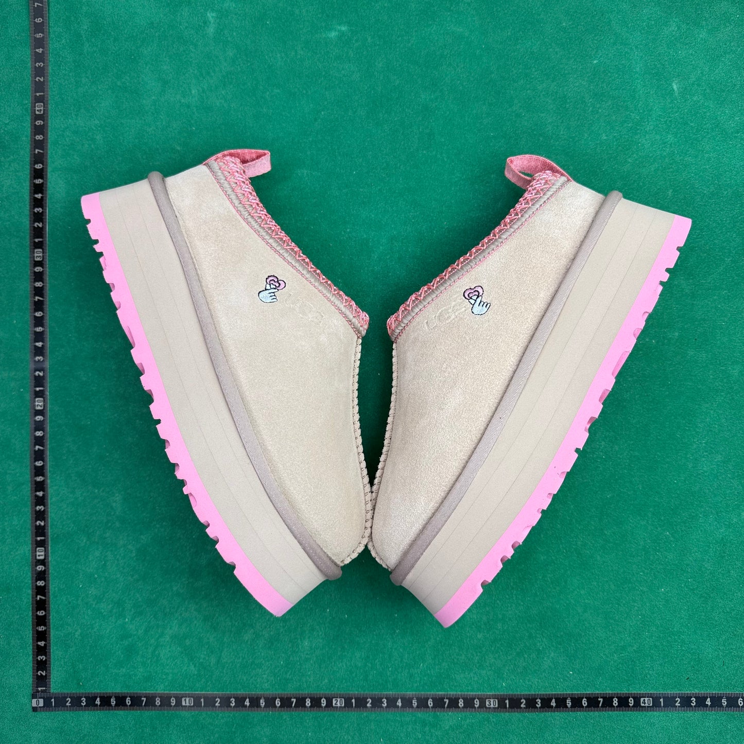UGG