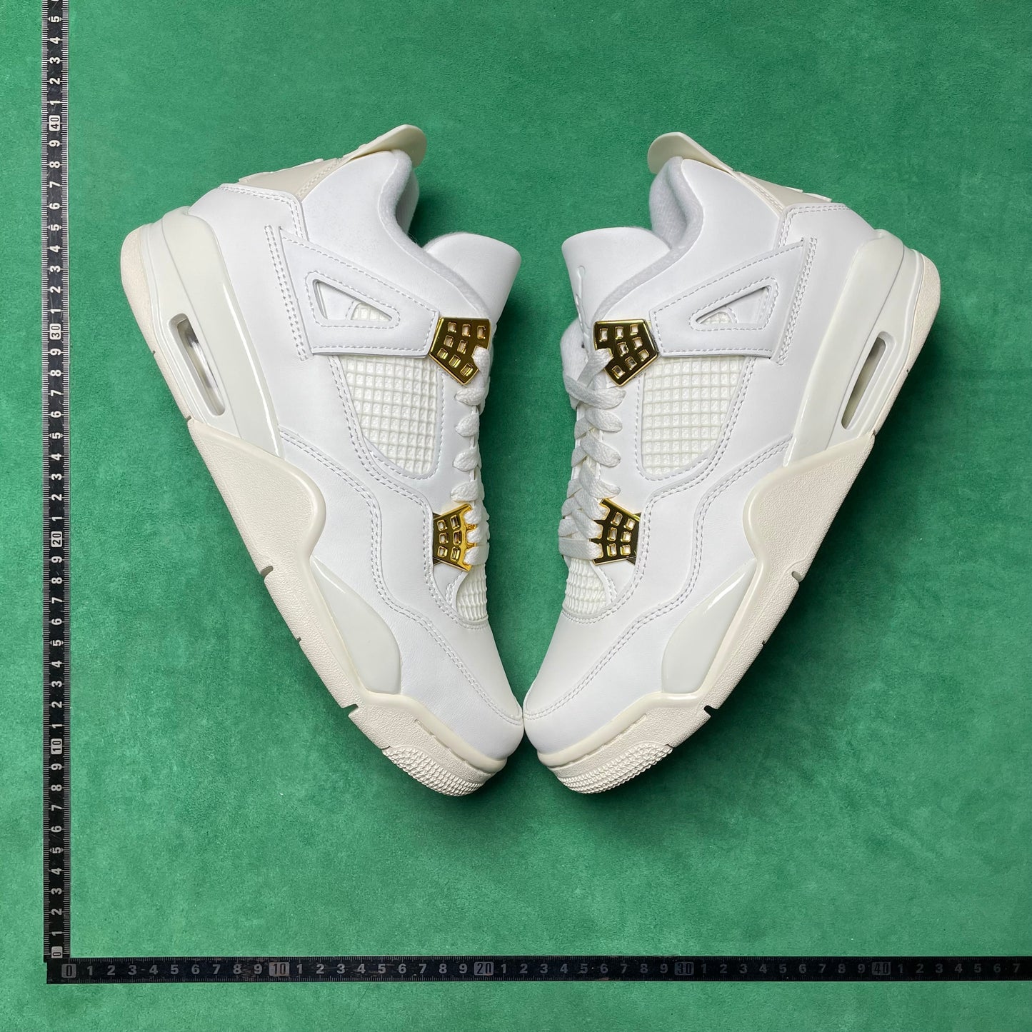 Air Jordan 4 WMNS Retro