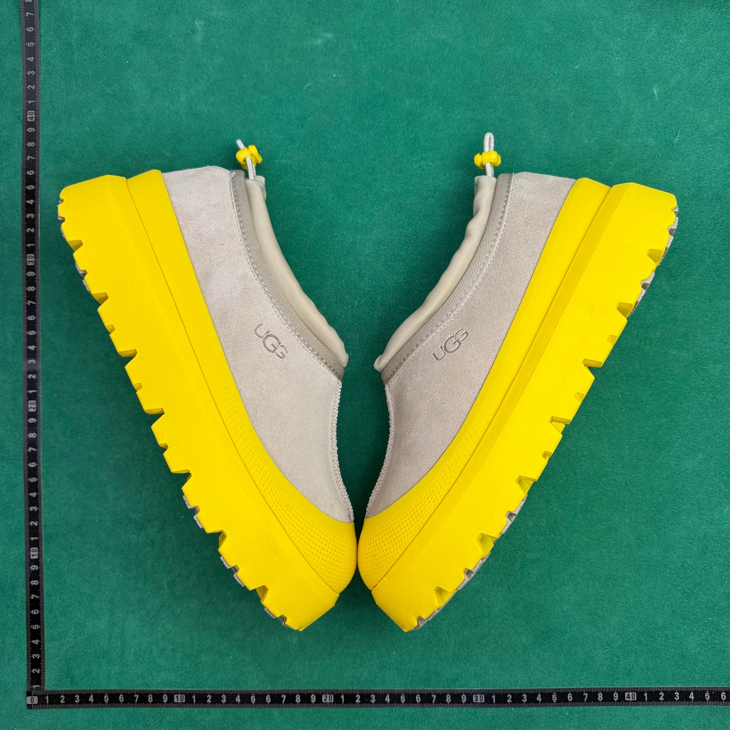 UGG