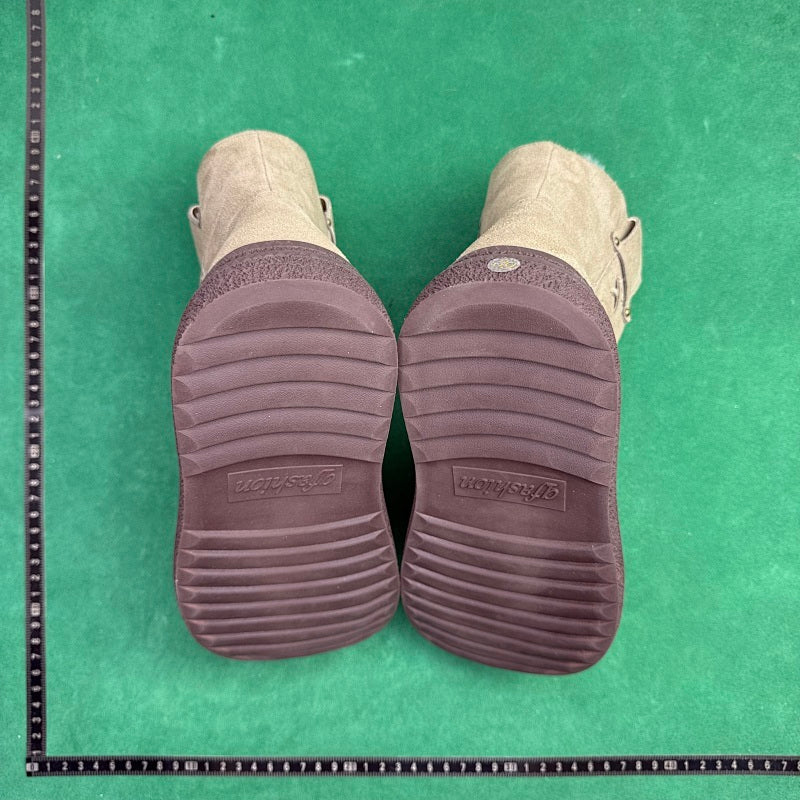 UGG