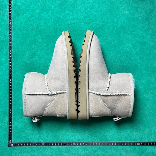 UGG