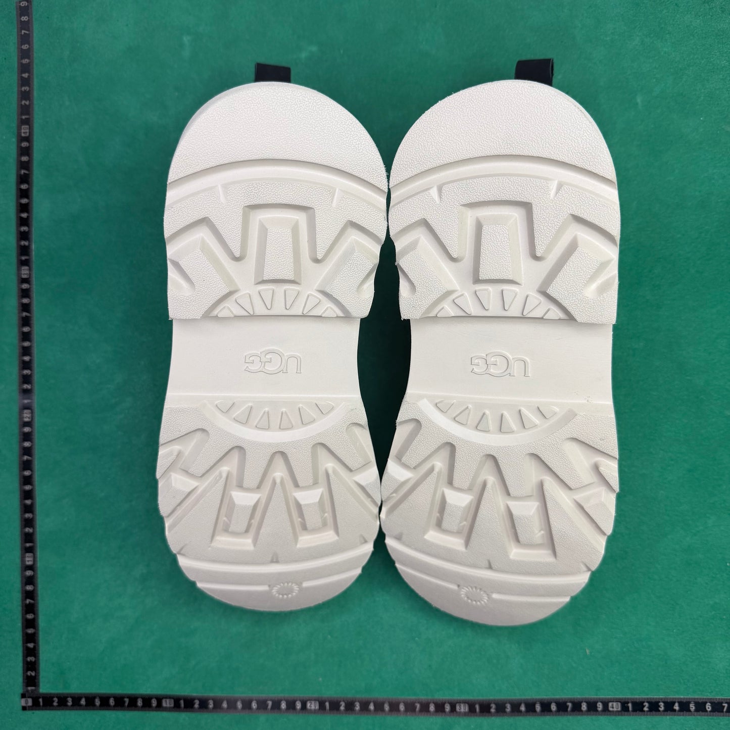 UGG