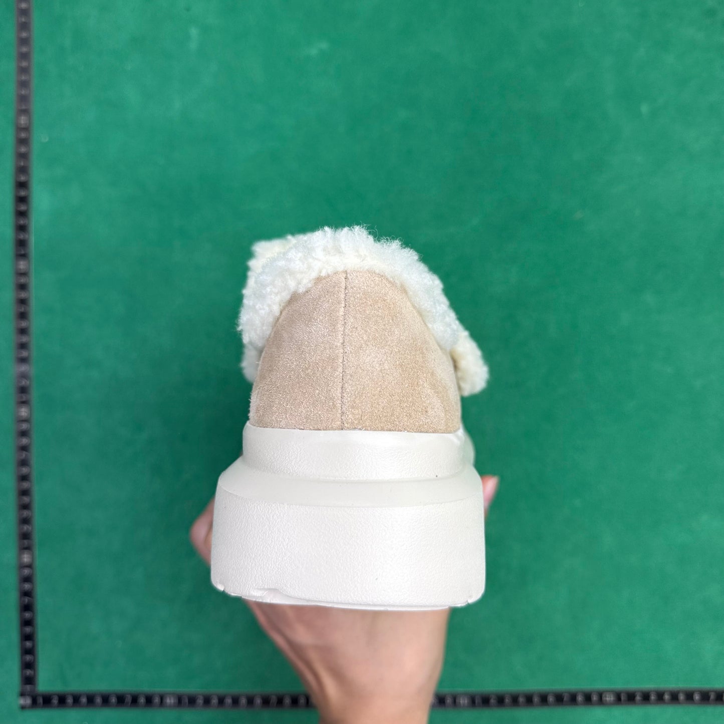 UGG