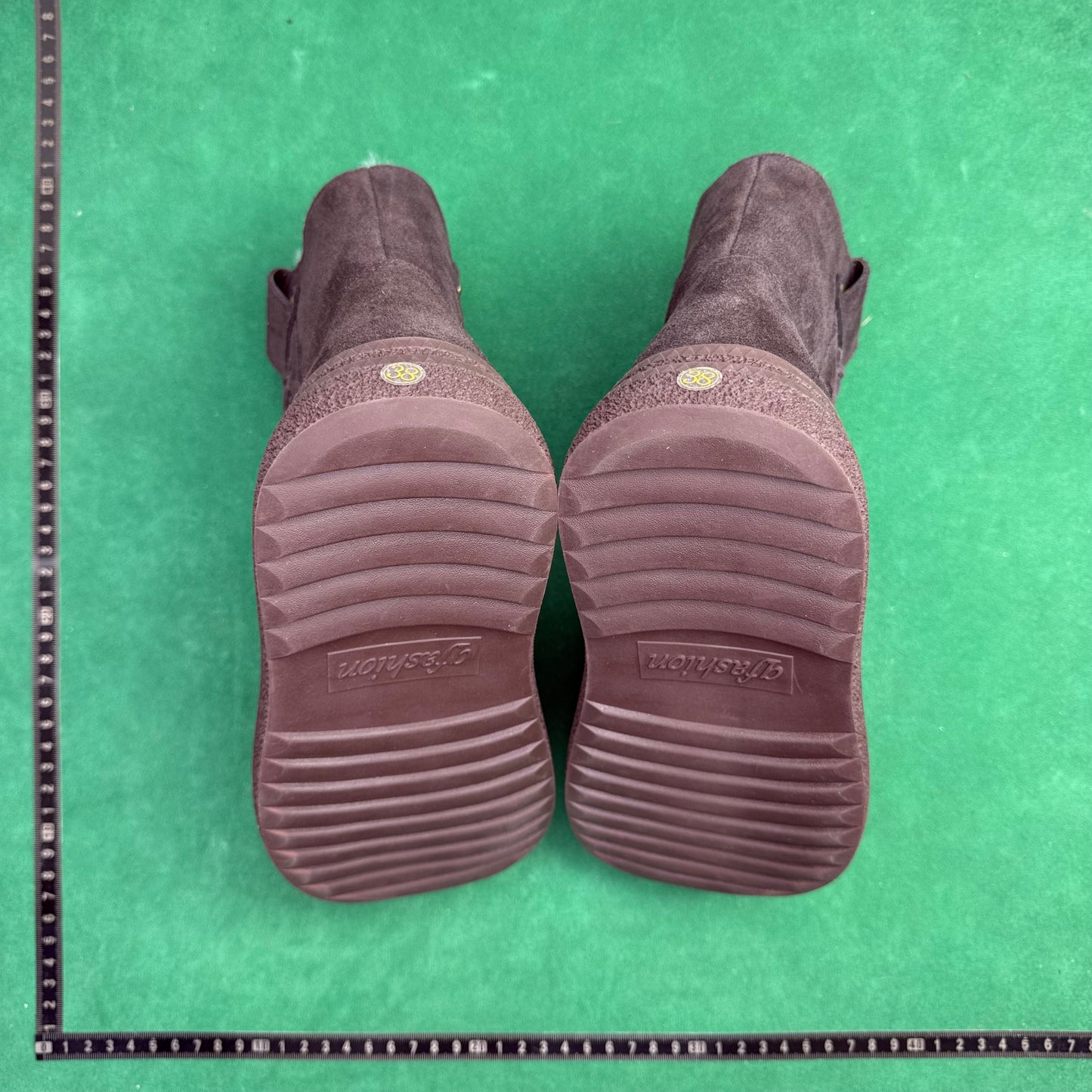UGG
