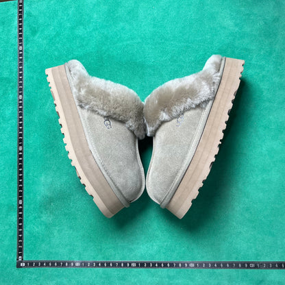 UGG
