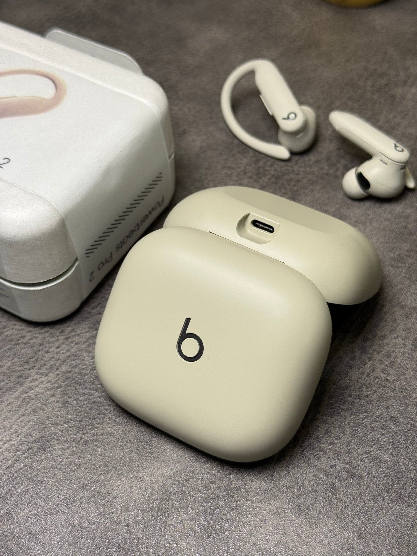Beats Powerbeats pro 2 earbuds