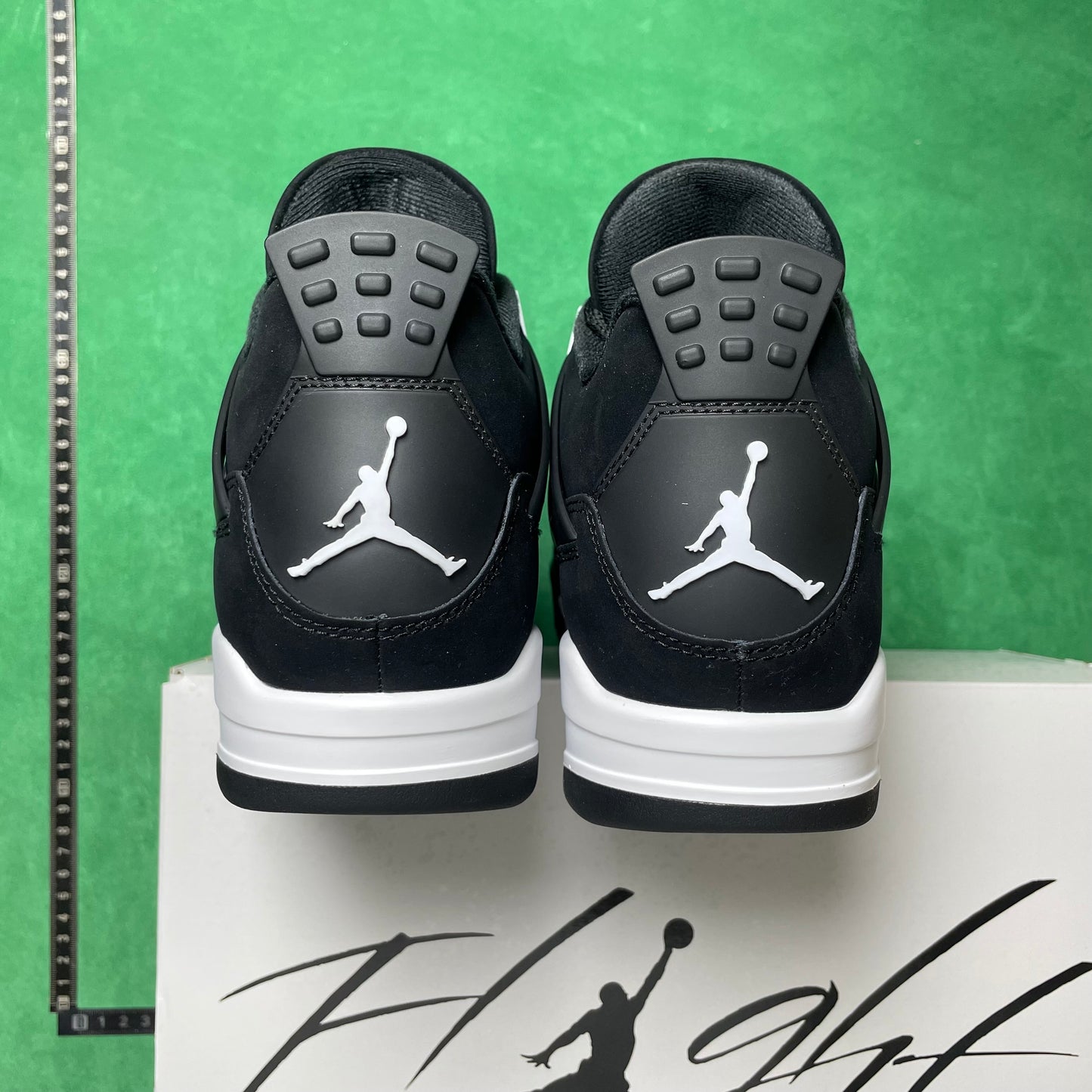 Air Jordan 4 Retro