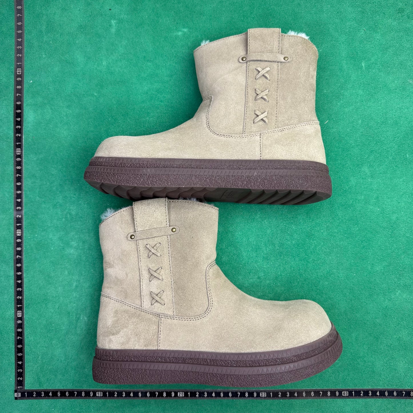 UGG