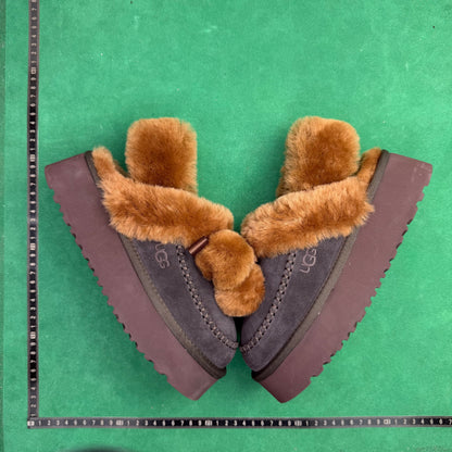 UGG