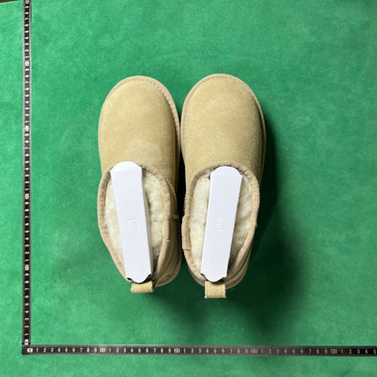 UGG