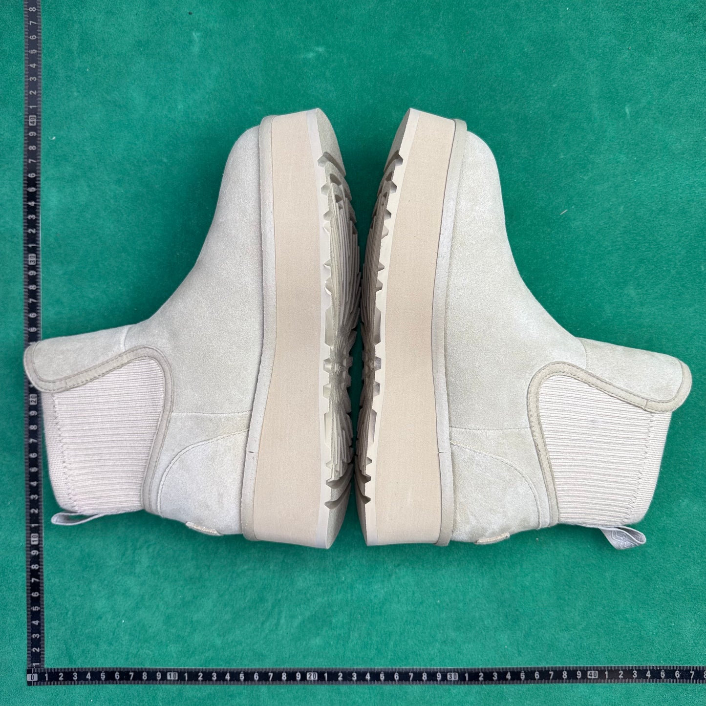 UGG