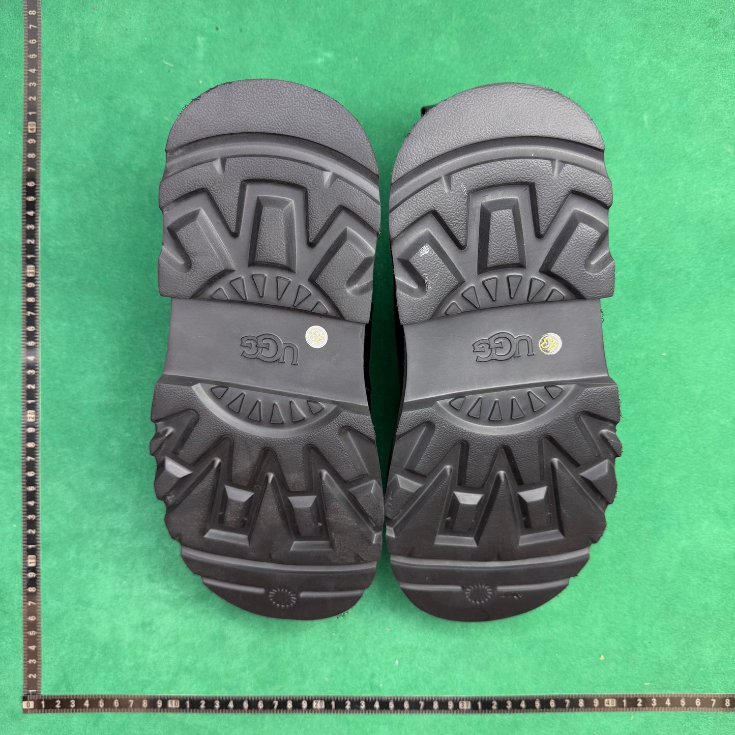 UGG