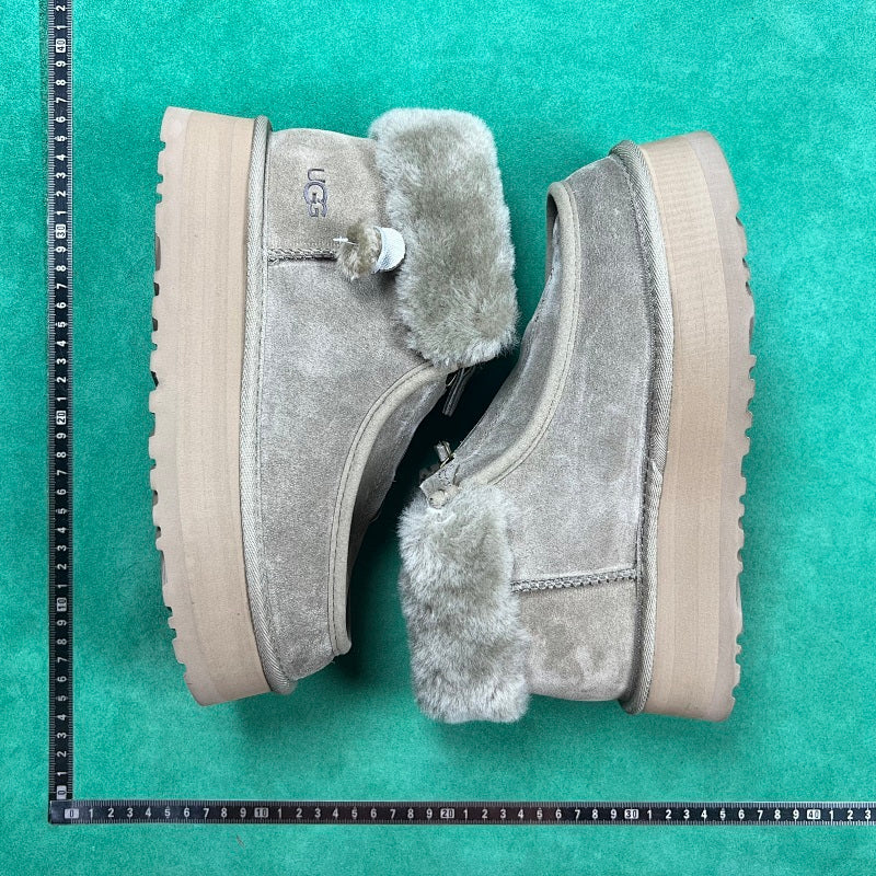 UGG