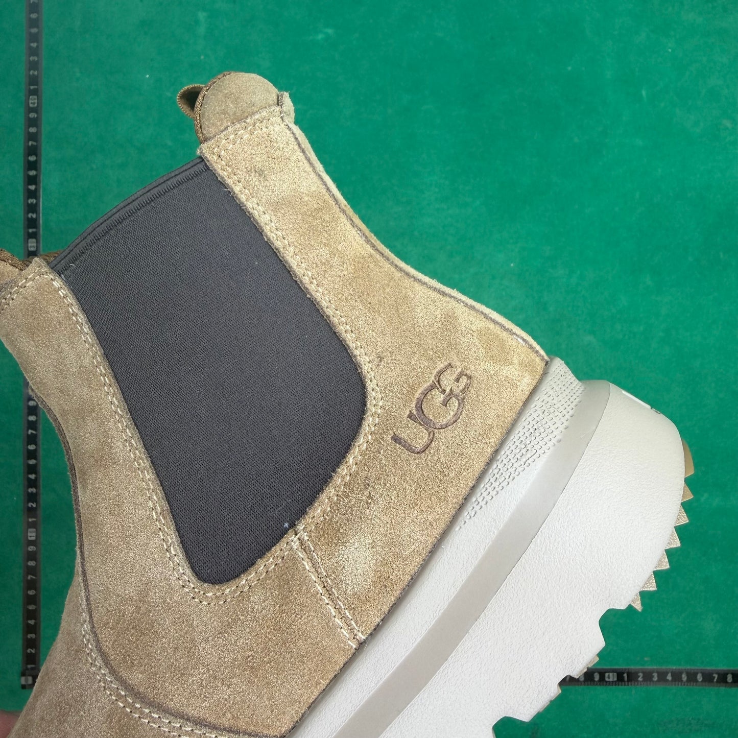 UGG