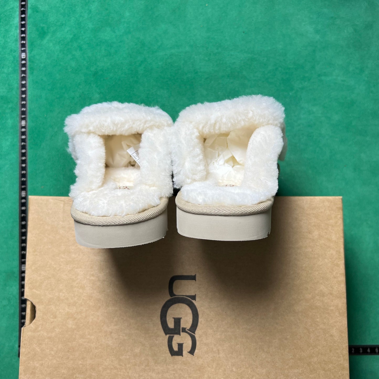 UGG