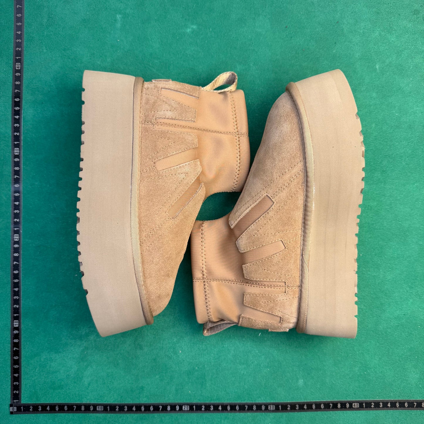 UGG