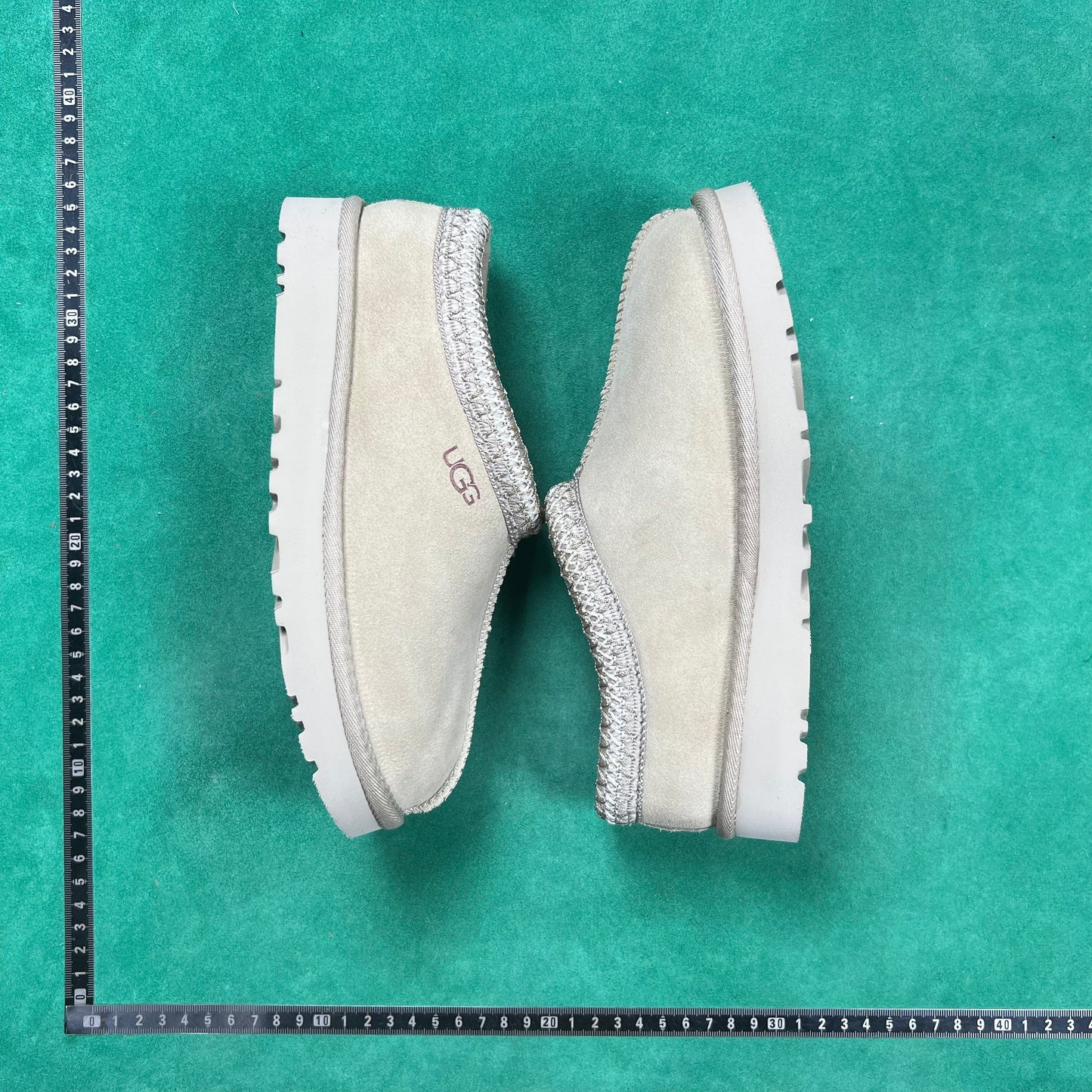 UGG