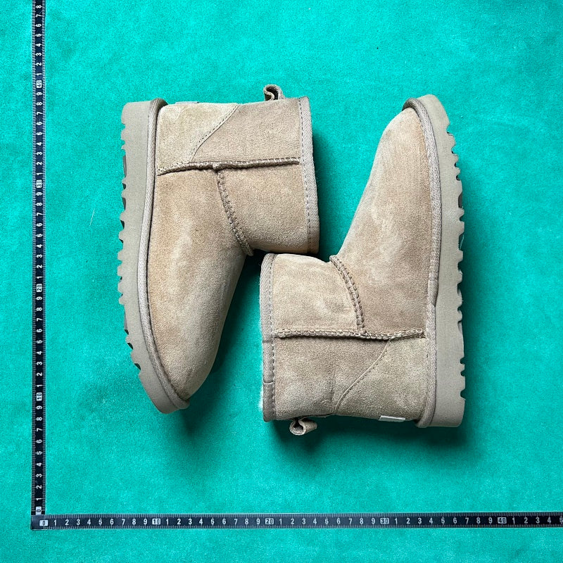 UGG
